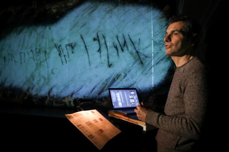 António Jorge Gonçalves reúne em livro desenhos de luz e sombra