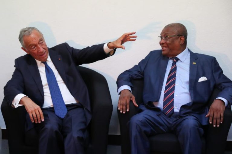 Marcelo condecora Presidente são-tomense cessante na sexta-feira em São Tomé