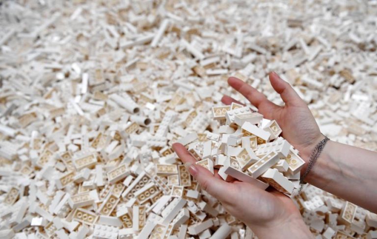 Lucro da LEGO mais que duplica na 1.ª metade deste ano para 848 ME