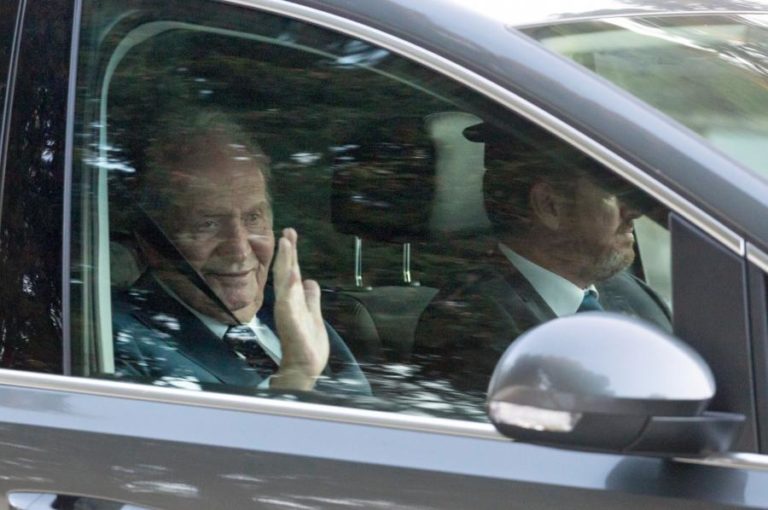 Juan Carlos afirma estar nos Emirados Árabes Unidos para não incomodar a coroa