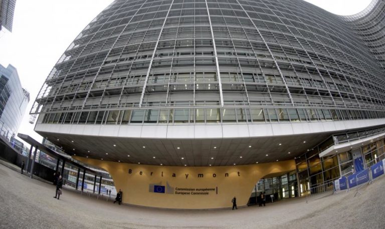 Bruxelas prevê início das negociações de investimento com Índia em nova estratégia regional