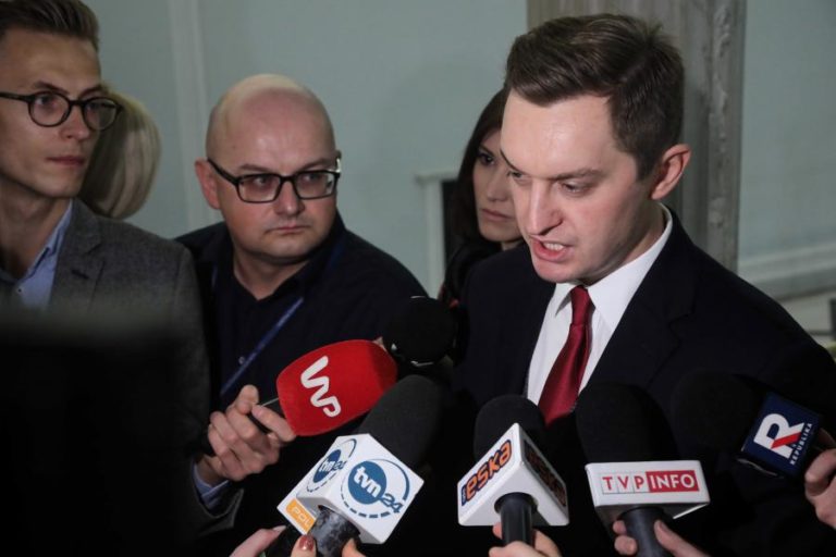 Polónia considera pedido de sanções financeiras uma “agressão” da UE