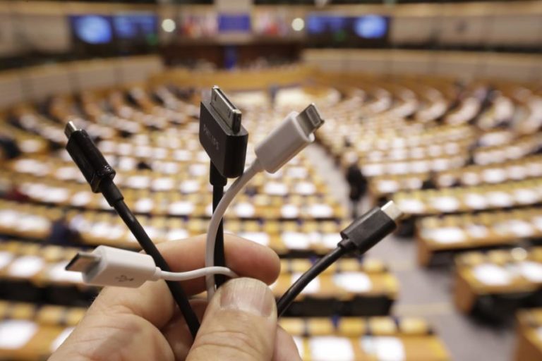 Bruxelas propõe carregador universal apto para todos os equipamentos após 12 anos de ideia