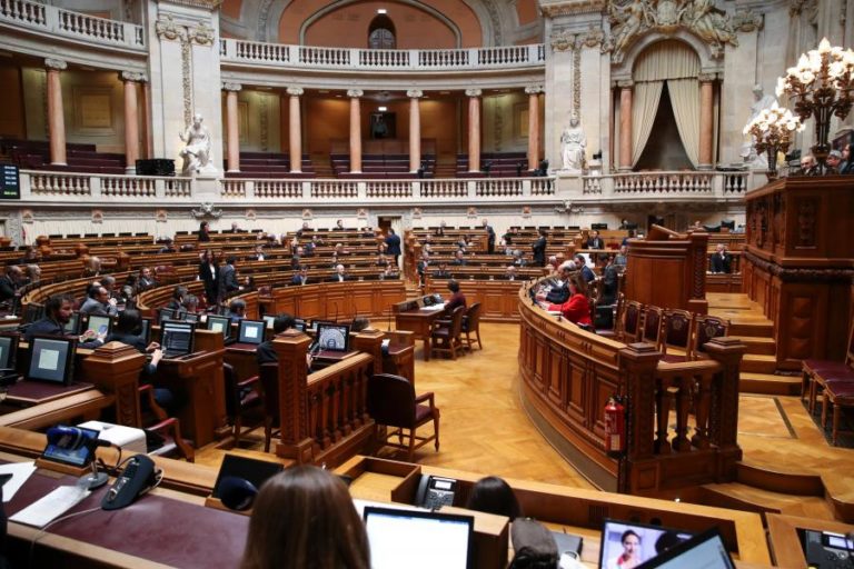 Parlamento aprova mudança de Tribunal Constitucional e Supremo Tribunal Administrativo para Coimbra
