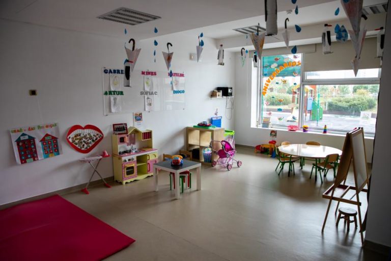 Creche gratuita para todas as crianças de famílias até ao segundo escalão de rendimentos