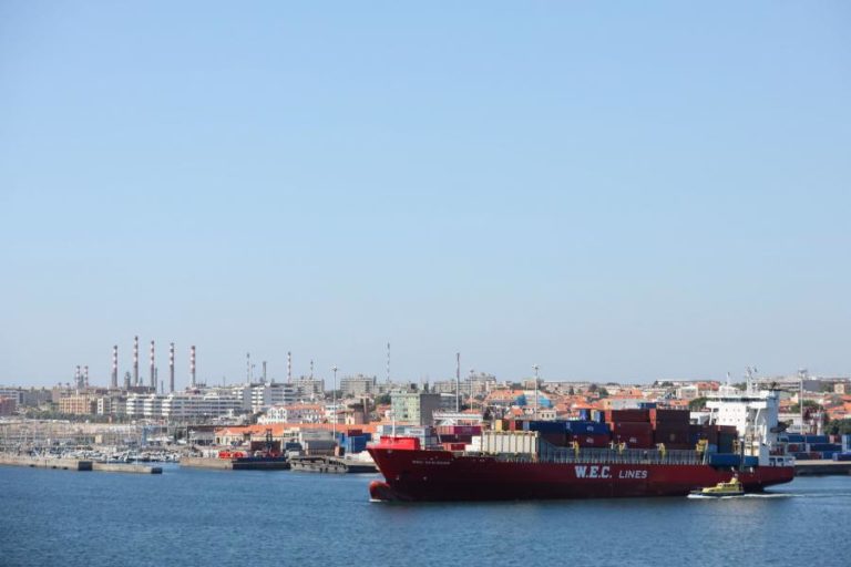 Exportações aumentam 11,7% e importações sobem 21,4% em julho — INE