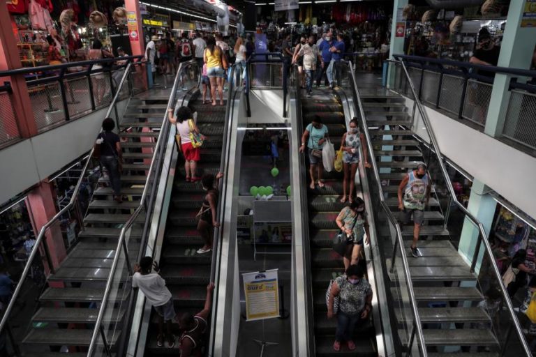 Brasil cria mais de 372 mil empregos em agosto