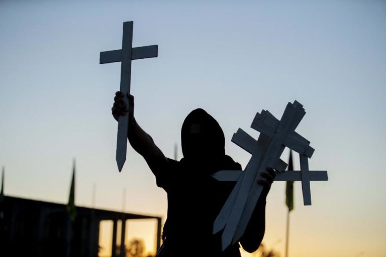 Covid-19: Pandemia já matou quase 4,6 milhões de pessoas no mundo