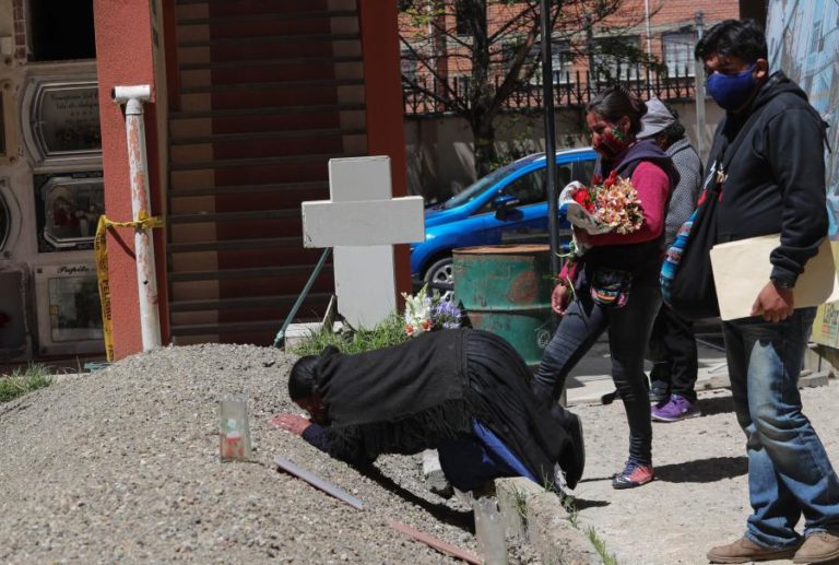 Covid-19: Pandemia já matou pelo menos 4.656.833 pessoas no mundo