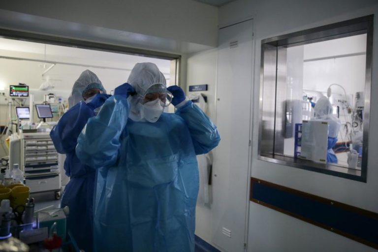 Covid-19: Internamentos descem, 891 novos casos e oito mortes nas últimas 24 horas