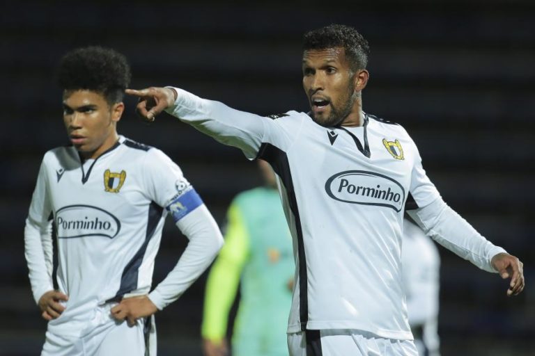 Avançado internacional por Portugal Dyego Sousa reforça espanhóis do Almeria