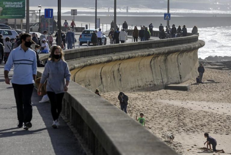 Covid-19: Cinco mortes, 885 novas infeções e menos internamentos nas últimas 24 horas