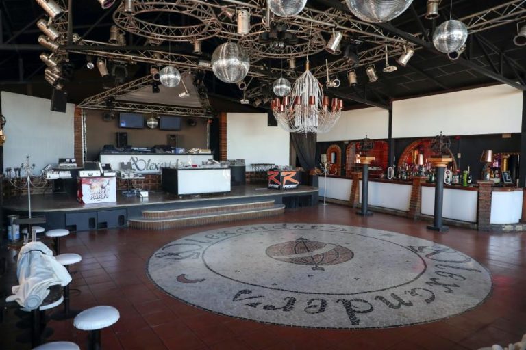 Covid-19: Bares e discotecas podem reabrir a partir de 01 de outubro