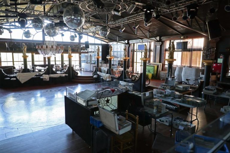 Covid-19: Reabrir clubes e discotecas está a ser “muito duro” sem apoios estatais