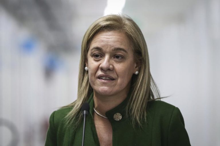 Autárquicas: Carla Tavares reeleita presidente da Câmara da Amadora, segundo projeções