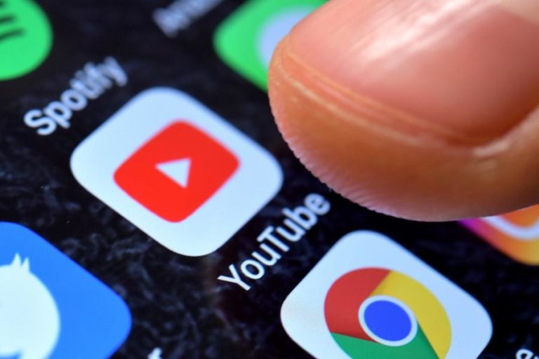 Rússia ameaça bloquear YouTube no país após a suspensão de canais russos