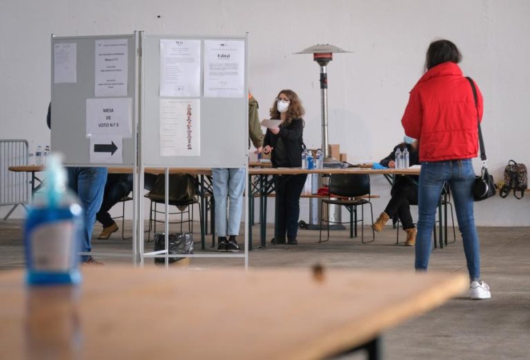 Autárquicas: Arranca período de inscrição para voto antecipado de eleitores em confinamento