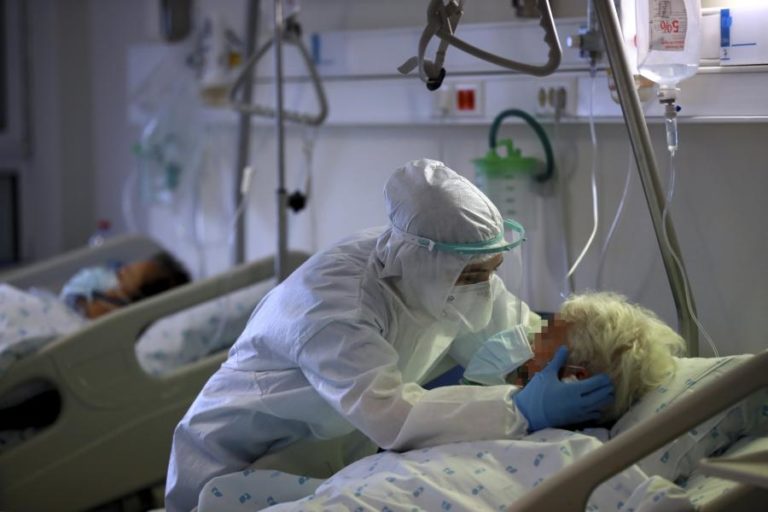 Covid-19: Mais 458 infeções, cinco mortes e mais doentes internados nas últimas 24 horas