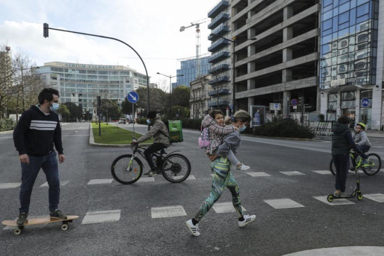 Covid-19: Qualidade do ar na Europa melhorou mas riscos mantêm-se