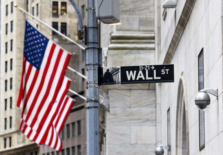 Wall Street segue a tendência das bolsas europeias e regista perdas acentuadas