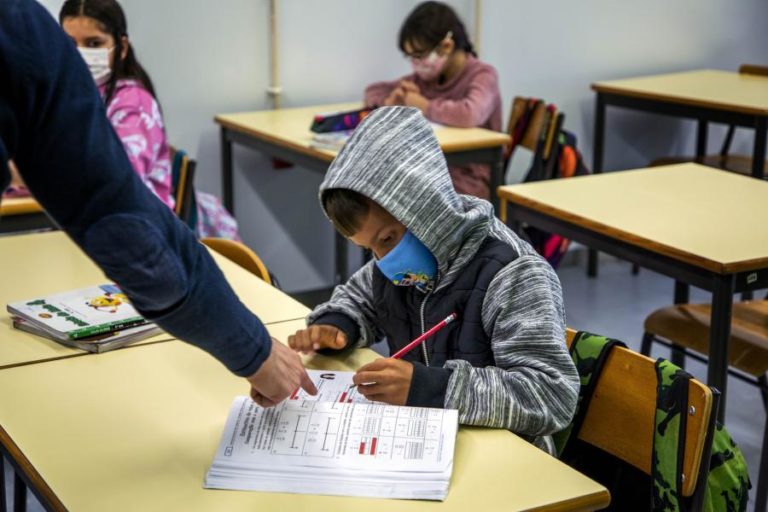 Mais de um milhão de alunos nas escolas com plano para recuperar aprendizagens