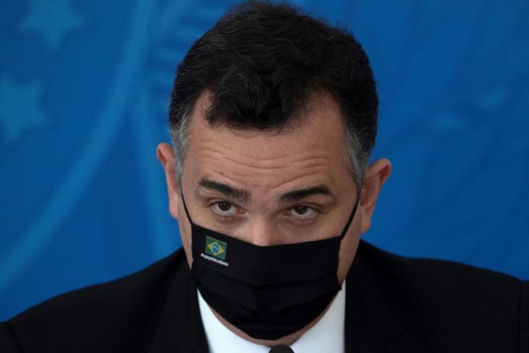 Presidente do Senado reafirma defesa da democracia no Brasil