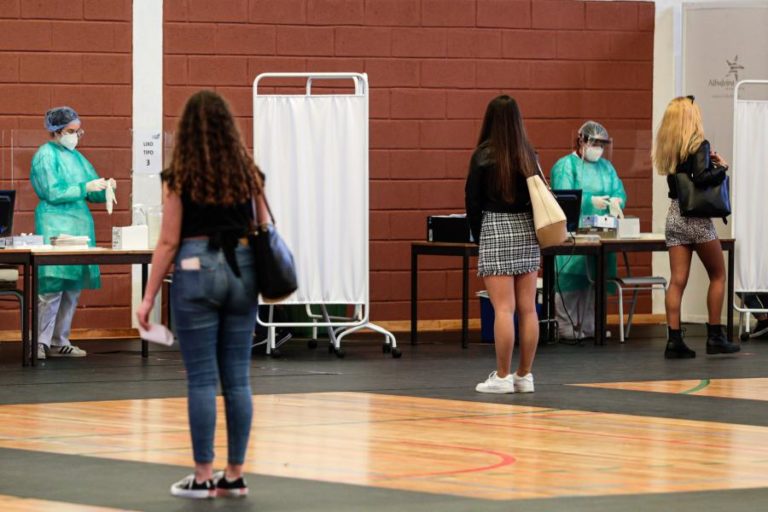 Covid-19: Diretores destacam manutenção de regras e testagem para ano letivo 100% presencial