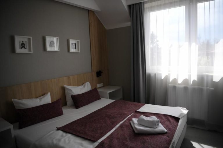 Dormidas de turistas residentes atingem em agosto máximo histórico de 4,2 milhões