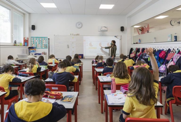 Escolas com mais de mil professores em falta na segunda semana, alerta Fenprof