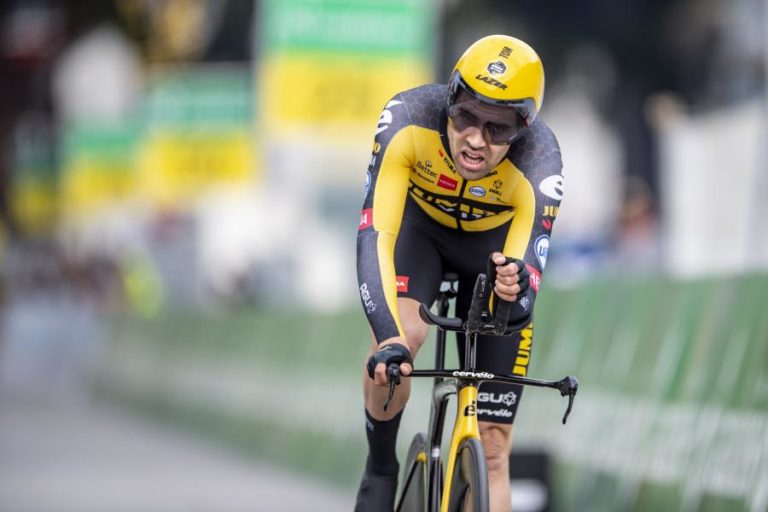 Ciclista Tom Dumoulin fratura pulso em acidente no treino e termina temporada