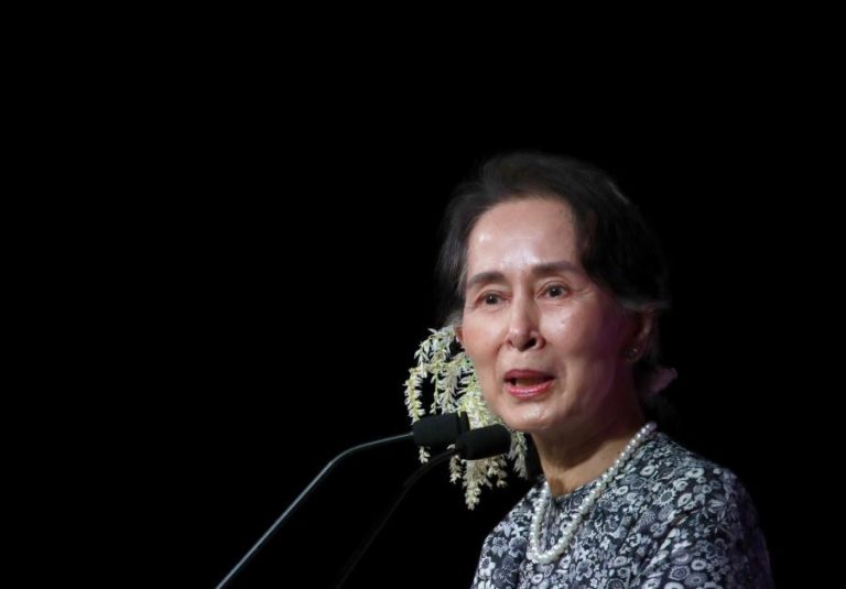 Myanmar: Aung San Suu Kyi falha audiência de julgamento por se sentir doente