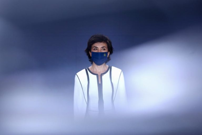 Ministra da Agricultura anuncia subcomissão de acompanhamento do setor do leite