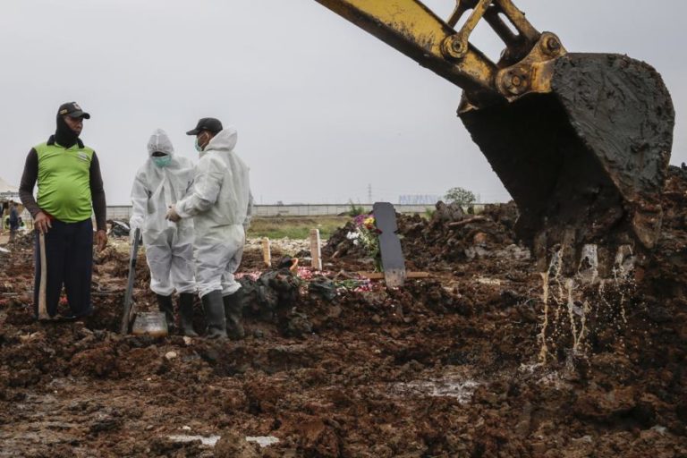 Covid-19: Pandemia matou mais de 4,75 milhões de pessoas em todo o mundo