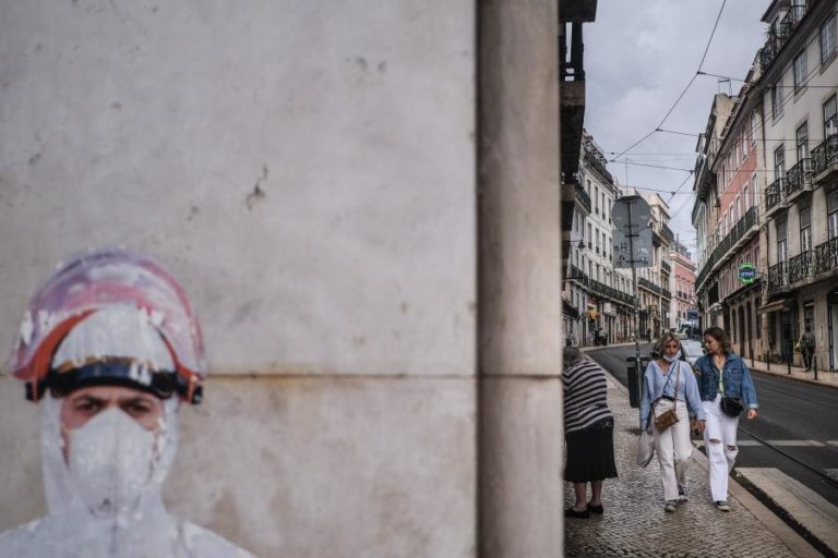 Covid-19: Portugal com oito mortes, 911 novas infeções e mais 17 internamentos