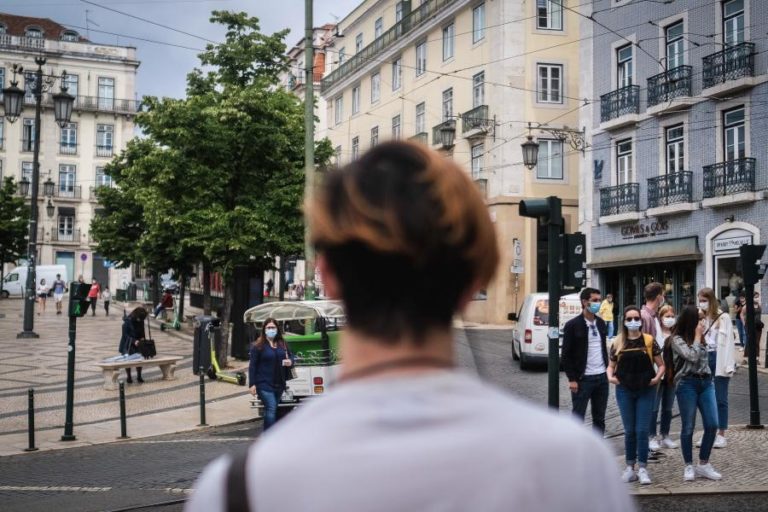 Covid-19: Incidência e índice de transmissibilidade voltam a descer em todo o país