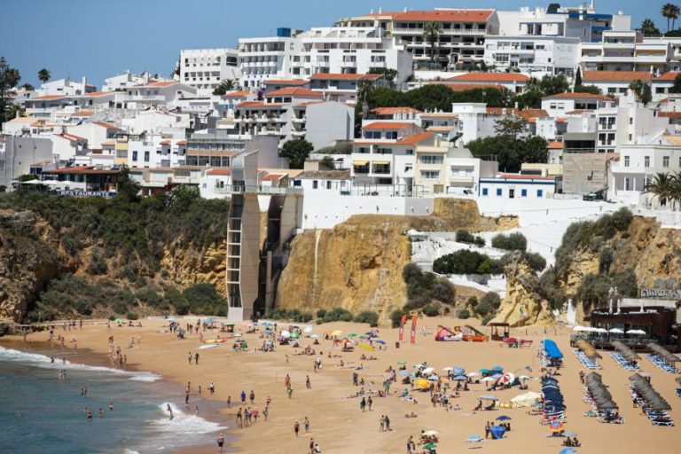 Autárquicas: Mónica Caldeira é a candidata do PAN à Câmara de Albufeira