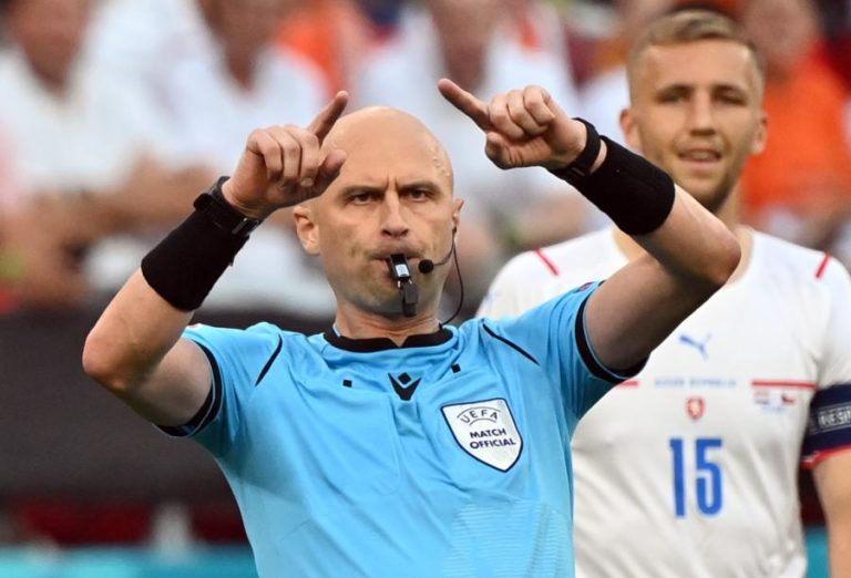 LC: Árbitro russo no FC Porto-Liverpool e sérvio no Dortmund-Sporting