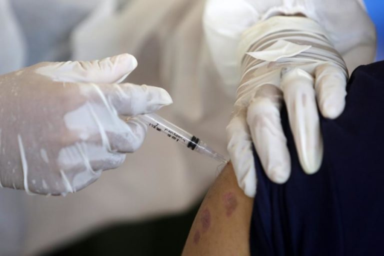 Covid-19: OMS pede a países ricos “moratória” na terceira dose de vacinas