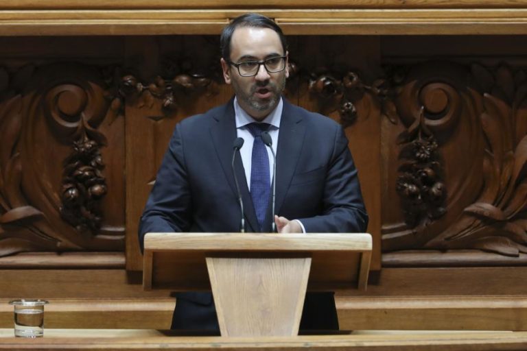 Covid-19: Novas regras para pandemia publicadas em DR não alteram apoios sociais