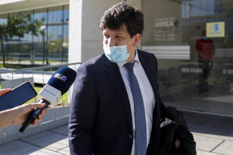 BES: Salgado e ex-administradores vão recorrer da sentença do Tribunal da Concorrência