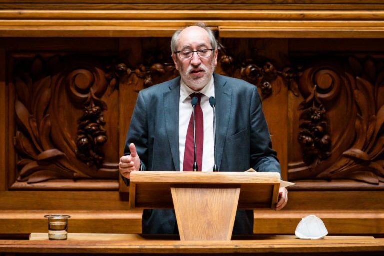 PCP defende “cabal esclarecimento” ao parlamento sobre “equívocos” na chefia da Armada