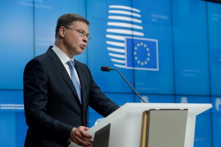 Bruxelas avisa Croácia para não usar adesão ao euro como desculpa para aumentar preços