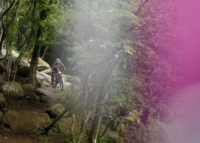 Raquel Queirós vence segunda etapa da Volta a Portugal, Shrosbree líder