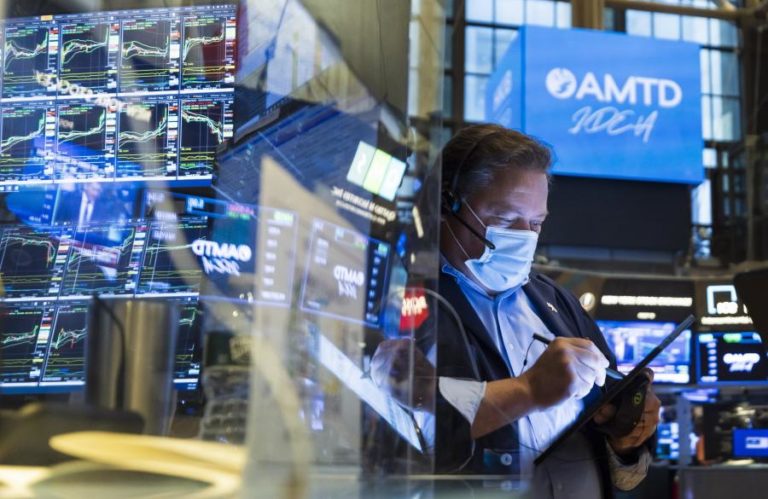 Wall Street fecha em baixa apesar de inflação ser melhor do que esperado