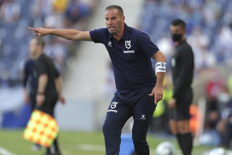 Treinador do Belenenses SAD acredita num primeiro triunfo frente ao Paços de Ferreira