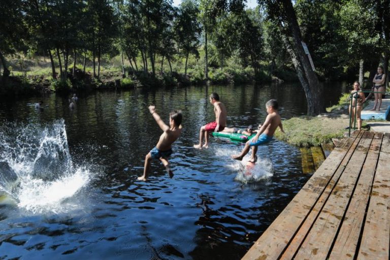 Destinos turísticos menos massificados, digitalização e preocupações ambientais vieram para ficar