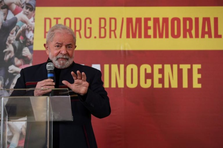 Juiz suspende dois processos contra ex-PR do Brasil Lula da Silva na Lava Jato