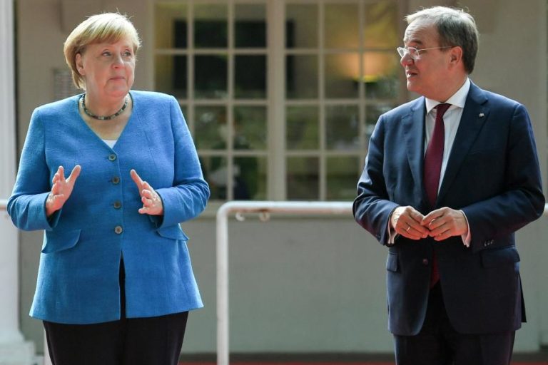 Alemanha/eleições: Merkel pede voto no candidato conservador