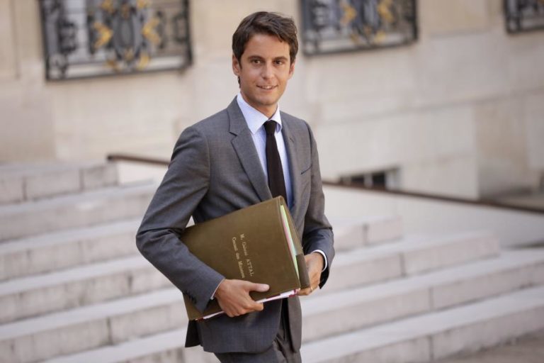 Afeganistão: França negoceia com talibãs em Doha para a retirada de civis do país