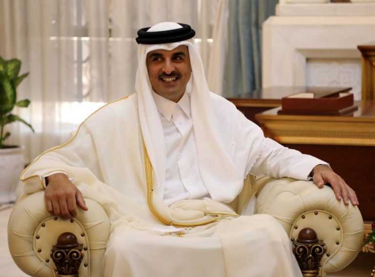 Afeganistão: Emir do Qatar insta líderes mundiais a não boicotarem talibãs